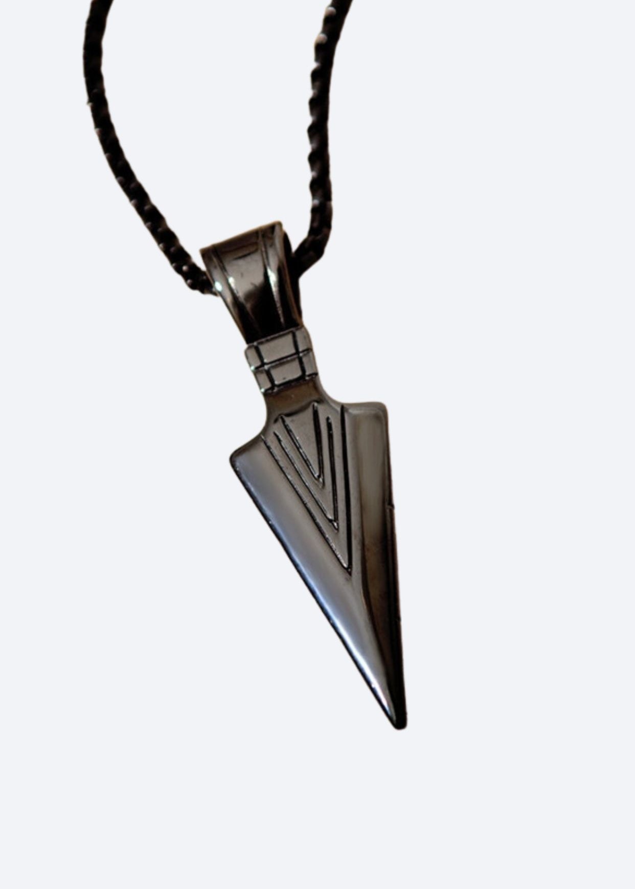 GOLDEN ARROW NECKLACE
